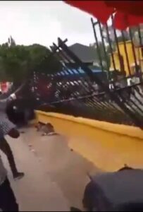 BVN-NIN: Mob Attacks MTN Office In Lagos Over Barred Lines